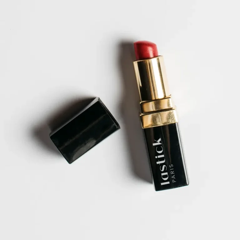 Photographe Marrakech 2 rouge à lèvre shooter par notre agence baseé à marrakech